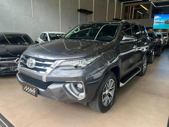 TOYOTA HILUX SW4 2.8 SRX 4X4 16V TURBO INTERCOOLER DIESEL 4P AUTOMÁTICO